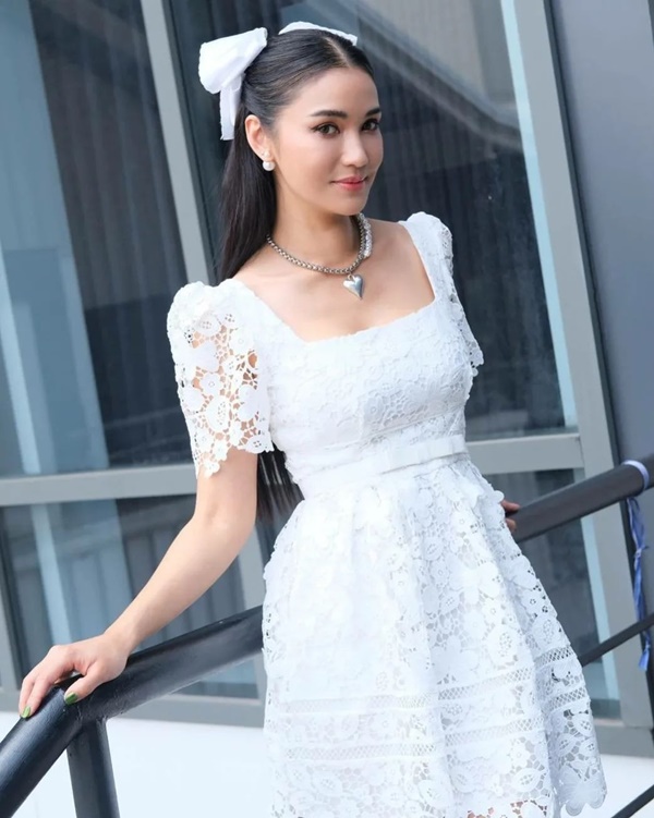 บ้าน ชมพู่ ก่อนบ่าย