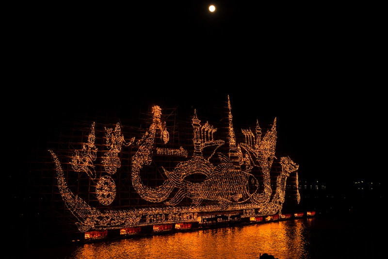 ไหลเรือไฟ นครพนม