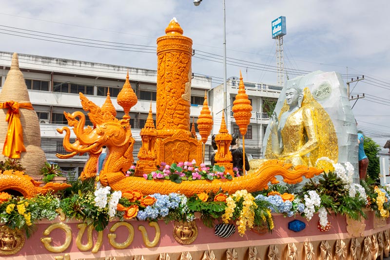 งานแห่เทียนพรรษาสุพรรณบุรี