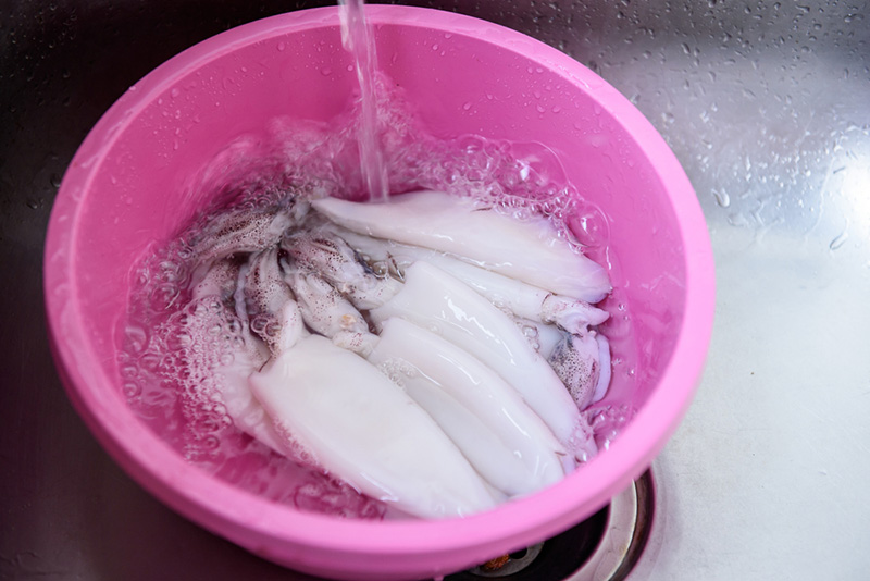 สูตรปลาหมึกต้มมะนาว
