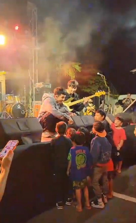 วง Paper Planes