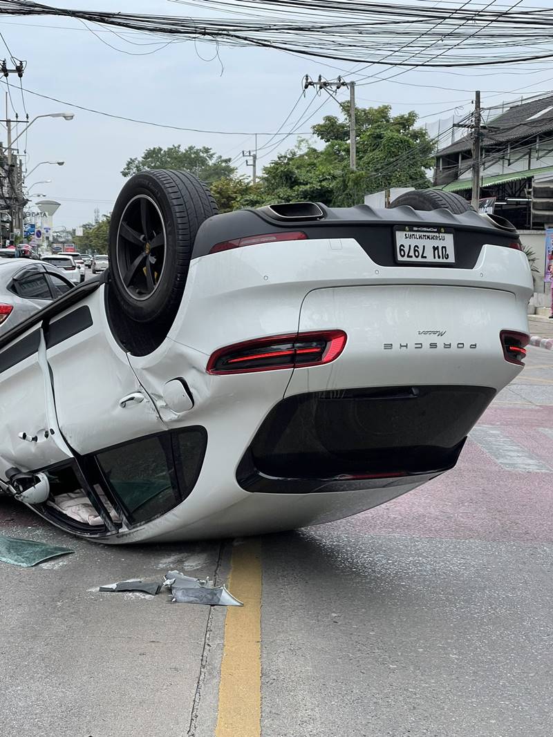คริส พีรวัส รถคว่ำ