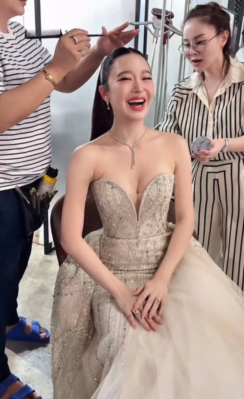 มายด์ ณภศศิ ลองชุดเจ้าสาวครั้งแรก คนแห่แซวเมื่อไหร่จะแต่งจริง