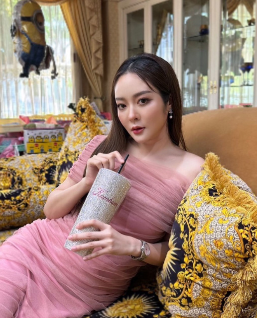 แก้มบุ๋ม ปรียาดา ประวัติ