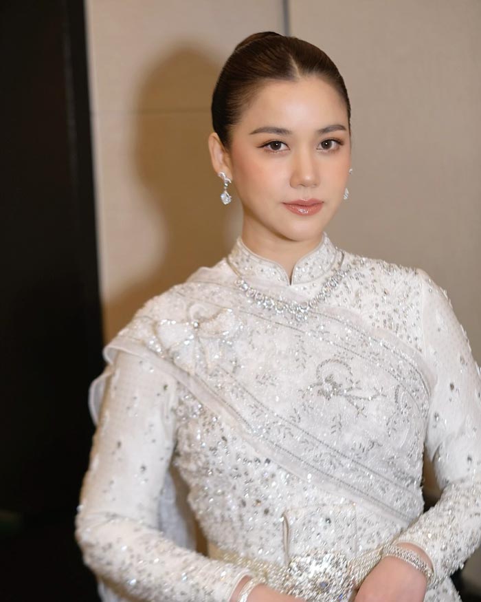 หมิง ชาลิสา สวมชุดไทย เข้าพิธีแต่งงาน