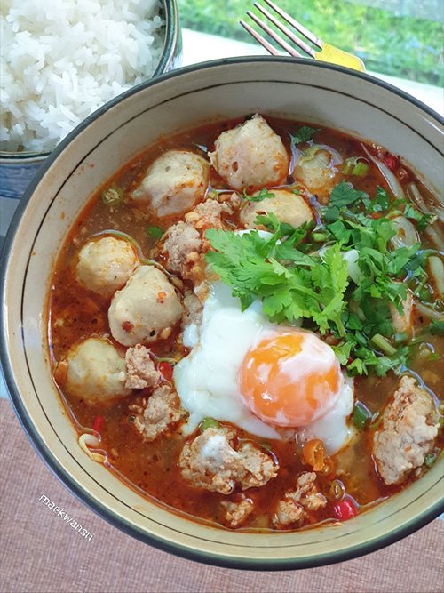 เกาเหลาต้มยำหมูสับ