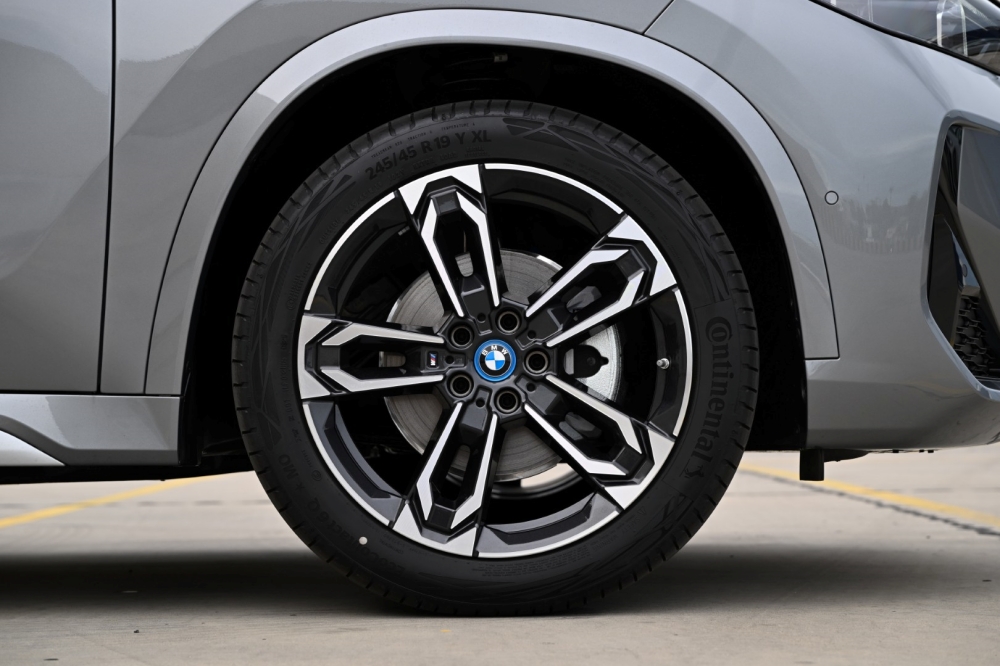 bmw iX1 L