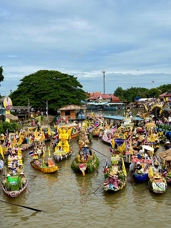 แห่เทียนพรรษาทางน้ำที่ลาดชะโด 2568 อยุธยา