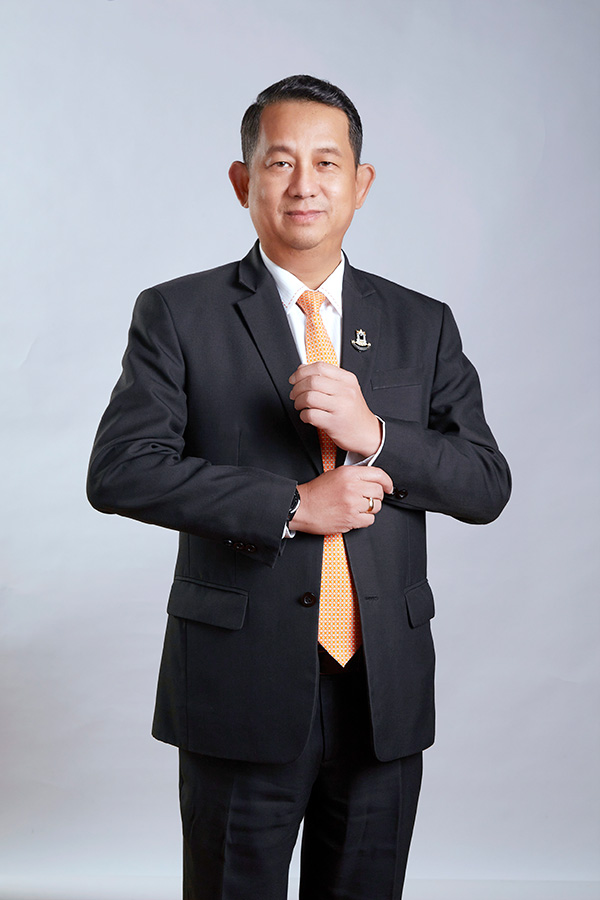 นายศักดิ์สิทธิ์ จิตตนูนท์ รองกรรมการผู้จัดการ กลุ่มงานปรับโครงสร้างหนี้ และรักษาการผู้ช่วยกรรมการผู้จัดการ สายงานบังคับคดี ธนาคารอาคารสงเคราะห์ (ธอส.)