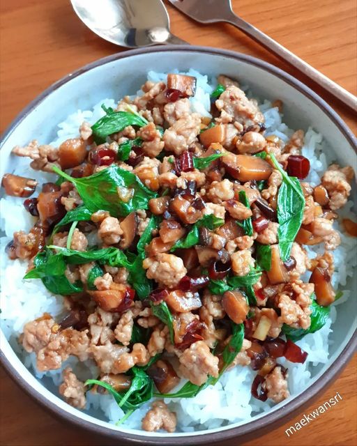 หมูสับผัดเห็ดหอม