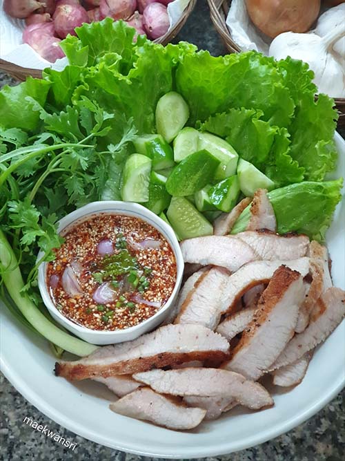 คอหมูย่าง