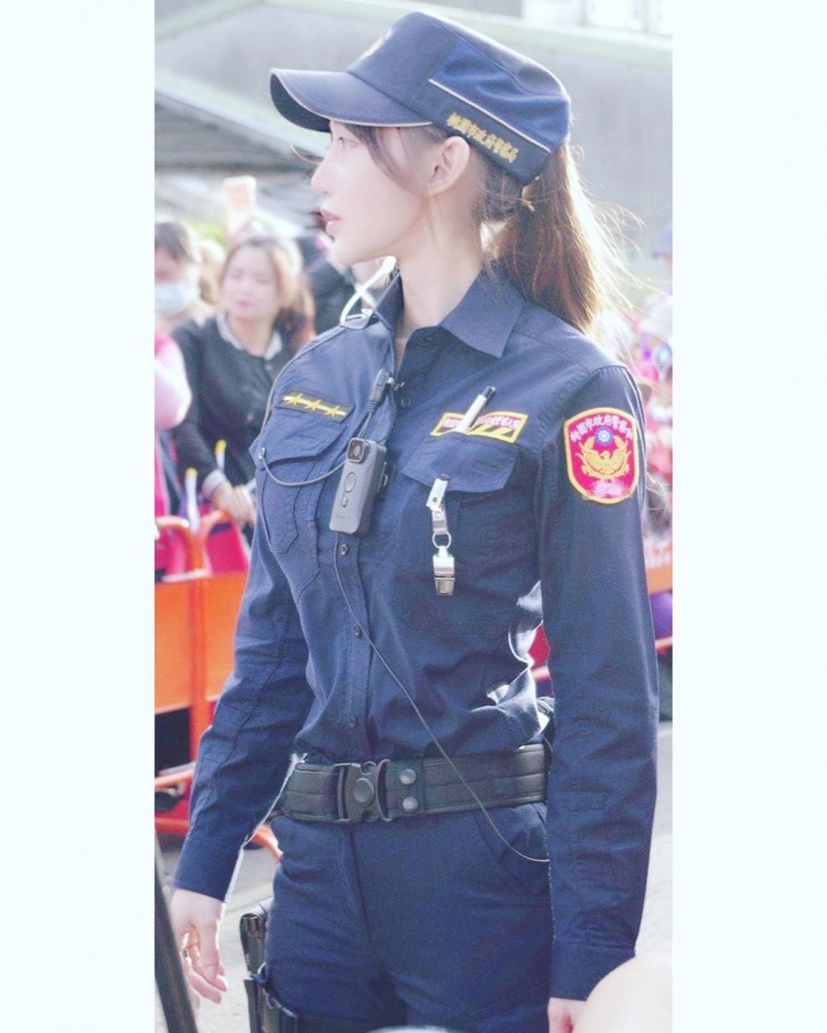 ตำรวจสวย