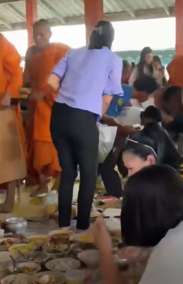 ทำบุญ
