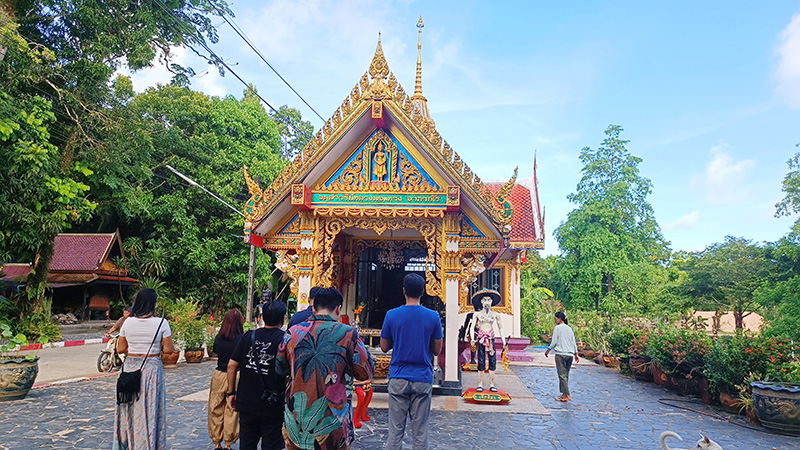 บรรยกาาศวัดคมนียเขต (วัดคึกคัก)