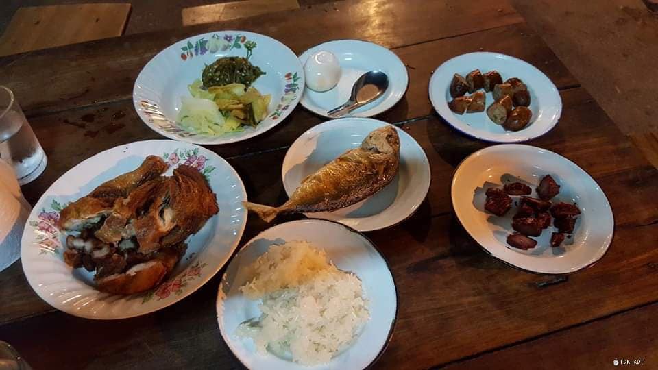 ข้าวนึ่งไก่ทอดเที่ยงคืน