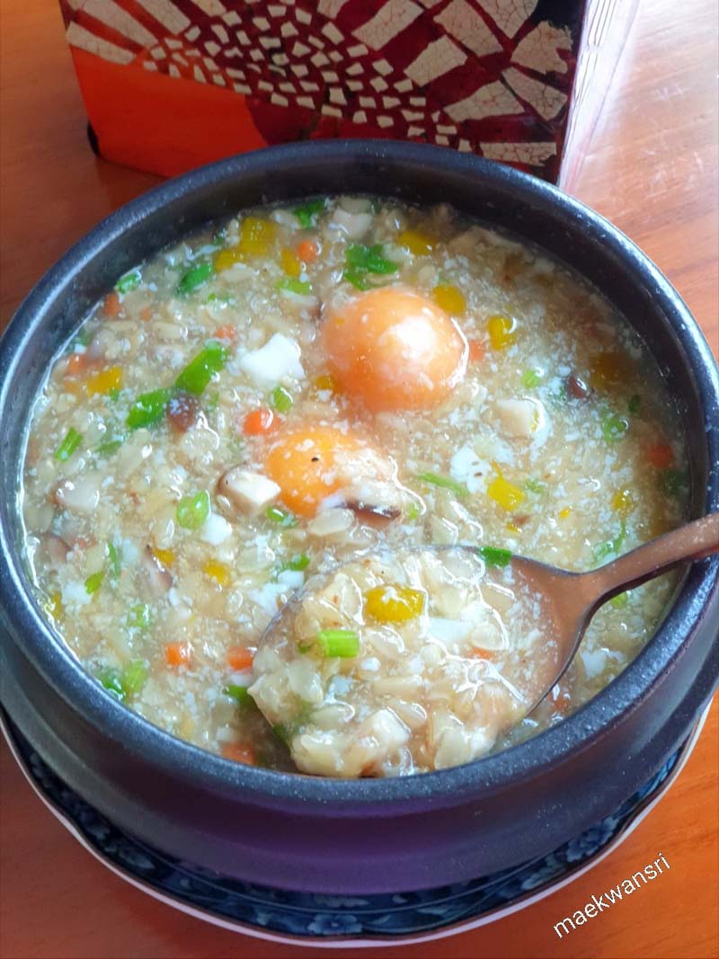 ข้าวต้มผักกับไข่ออนเซ็น