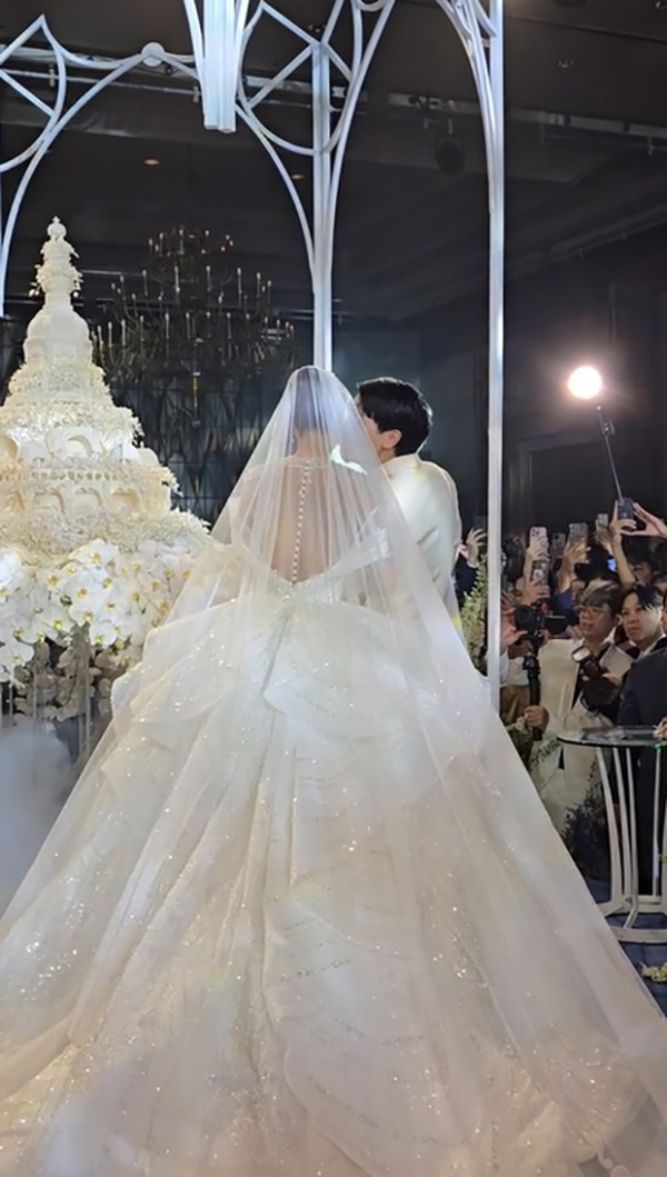 ภาพบรรยากาศ งานฉลองสมรสแก้มบุ๋ม พี่พีท