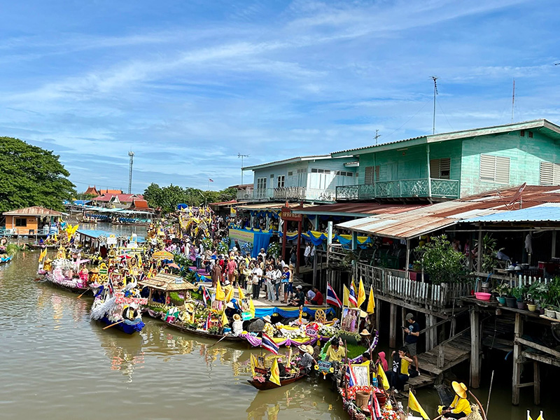 แห่เทียนพรรษาทางน้ำที่ลาดชะโด 2568 อยุธยา
