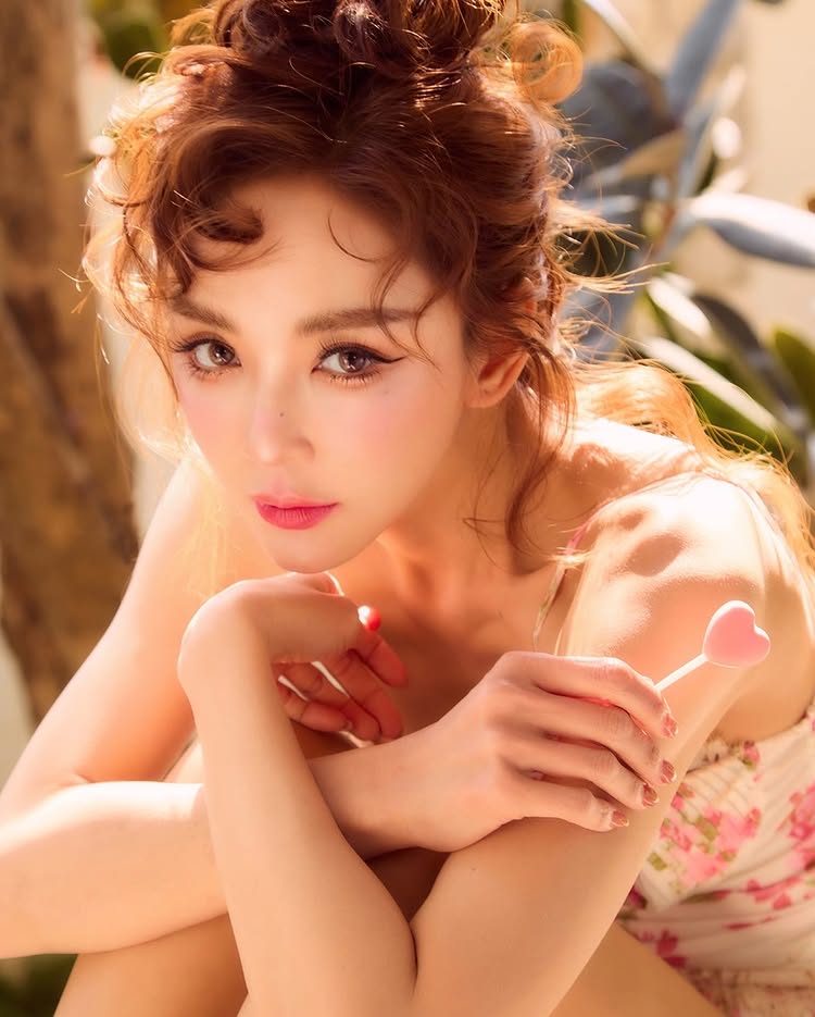 เป้ย ปานวาด นุ่งสั้นโชว์หุ่นสวยสับ หวานละมุน แฝงความเซ็กซี่