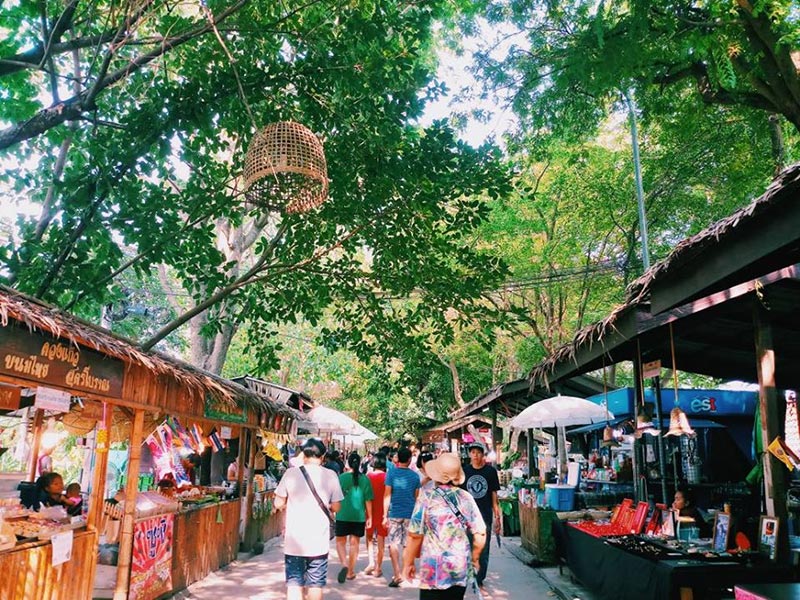 ตลาดหลวงปู่ทวด อยุธยา