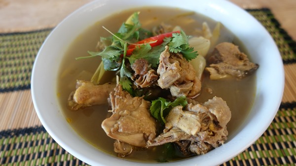 ไก่บ้านต้มขมิ้น