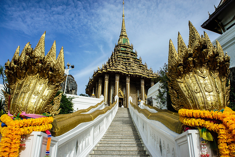 ตักบาตรดอกไม้ สระบุรี 2568 วัดพระพุทธบาท