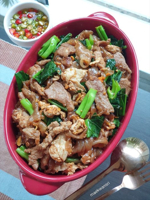 ผัดซีอิ๊วหมู