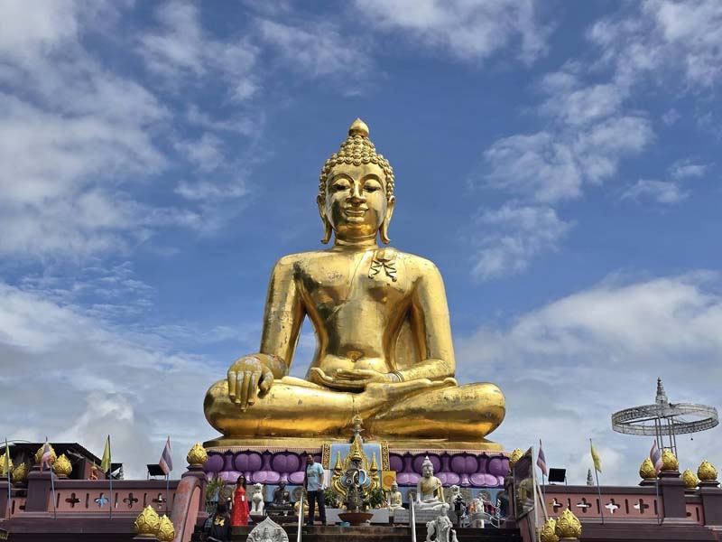 พระพุทธนวล้านตื้อ