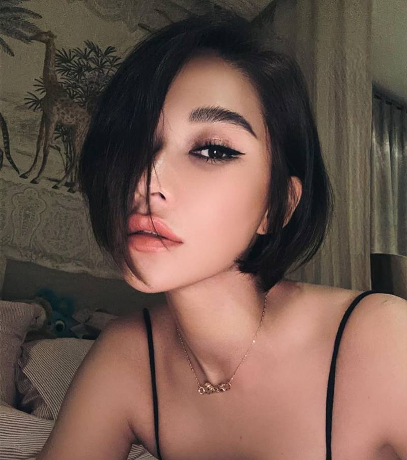 พลอย เฌอมาลย์