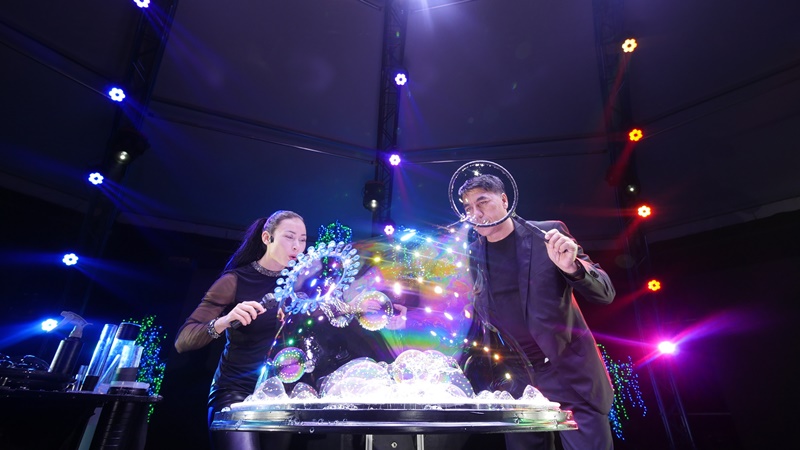 Gazillion Bubble Show โชว์ฟองสบู่