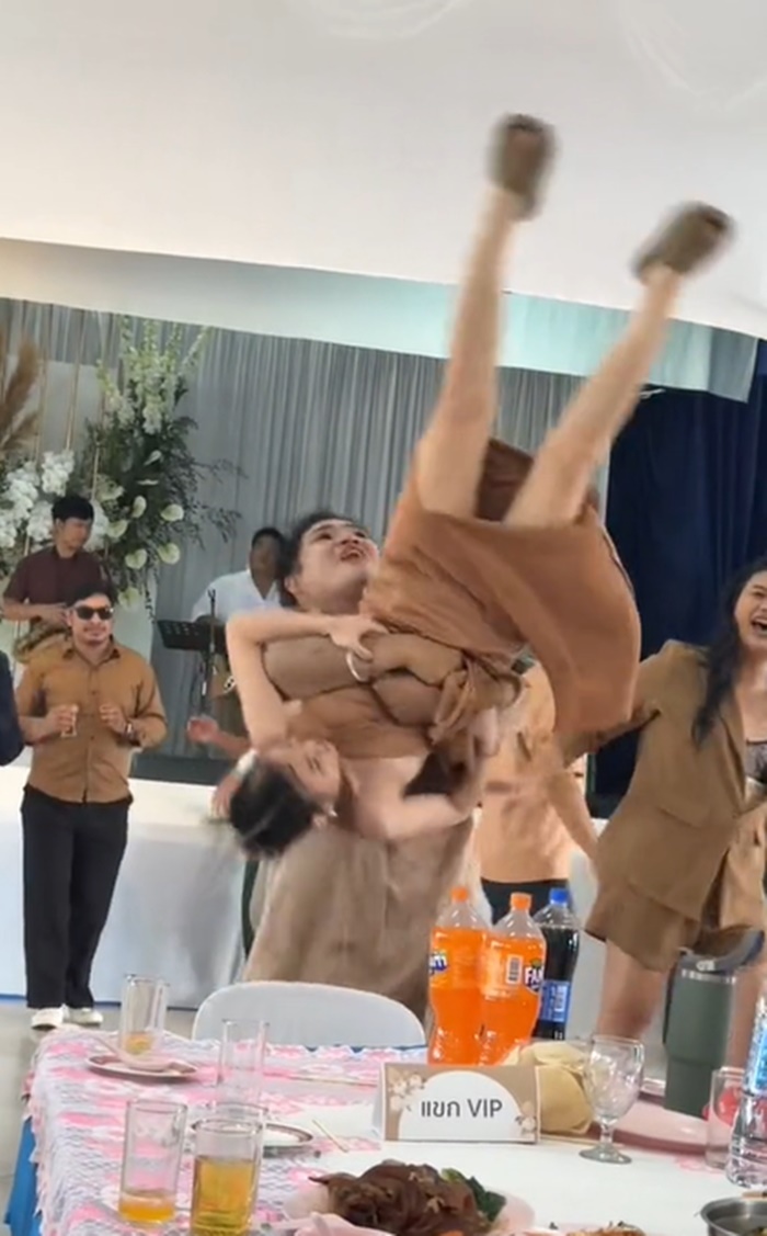 เพื่อนเจ้าสาว