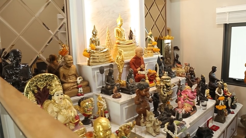 บ้านใหม่ บอล เชิญยิ้ม