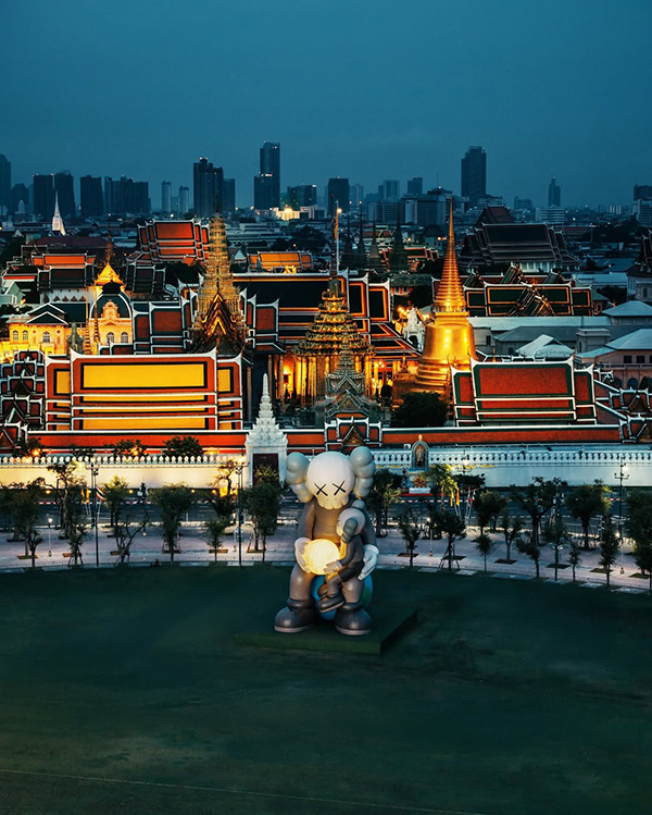 KAWS:HOLIDAY THAILAND