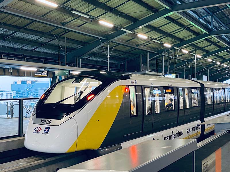 รถไฟฟ้า MRT สายสีเหลือง ใกล้ราชมังคลากีฬาสถาน