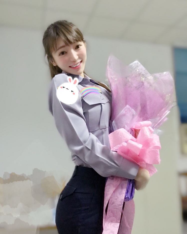 ตำรวจสวย