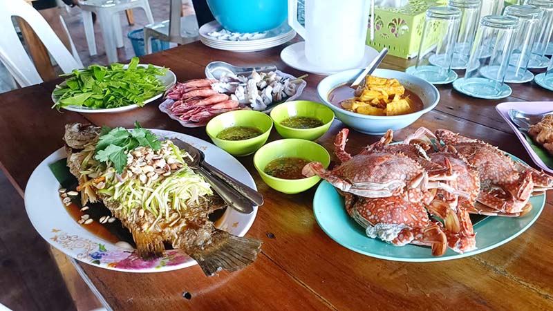 ล่องแพตรัง ชมเกาะรูปหัวใจ เขาจมป่า