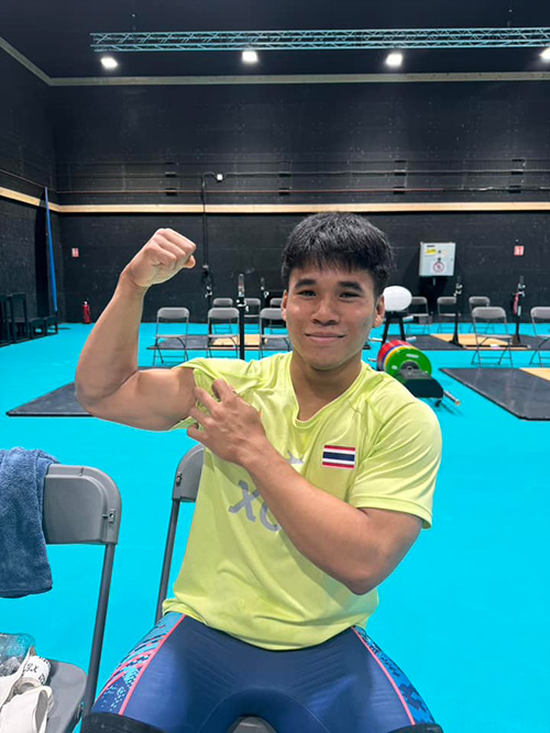 ฟ่าง ธีรพงศ์ ประวัตินักกีฬายกน้ำหนักชาย