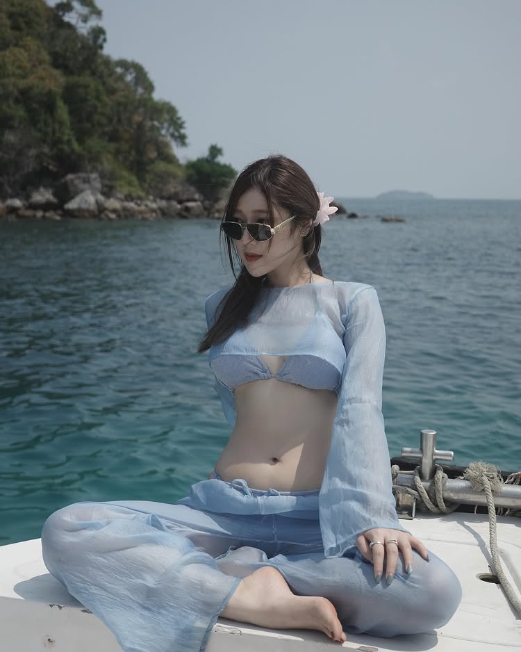 พลอย พลอยสุรีย์ ไอดอลสาวสุดฮอต