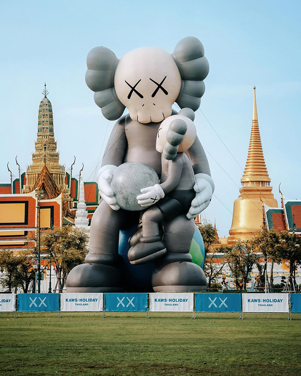KAWS:HOLIDAY THAILAND