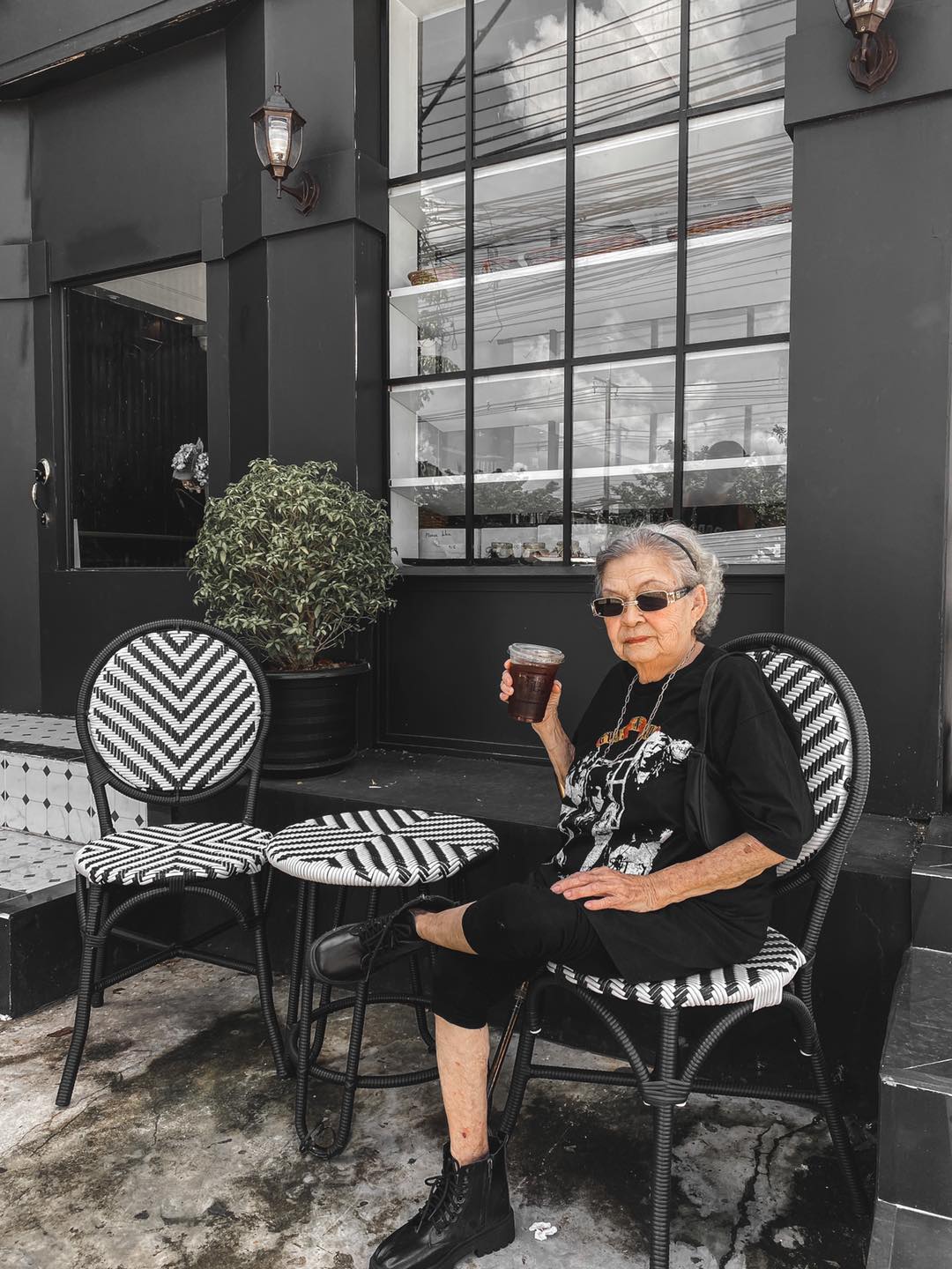 คุณยายหงส์ทอง