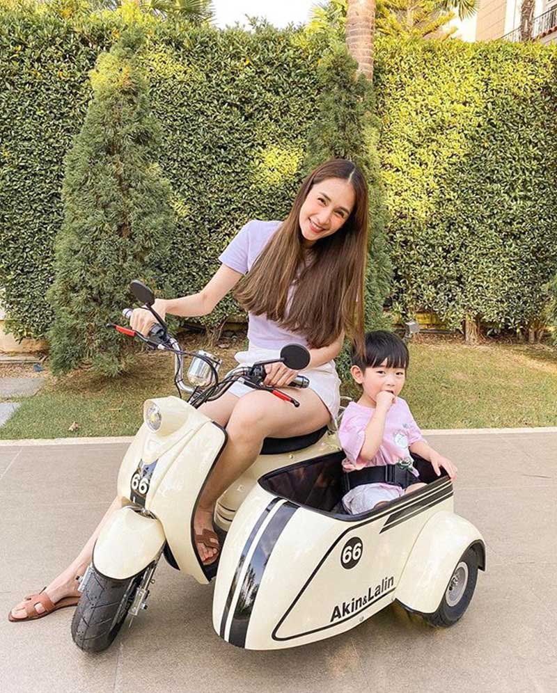 เนย โชติกา และลูก