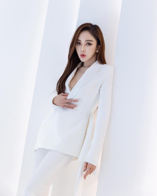 เป้ย ปานวาด กับ 15 แฟชั่นสไตล์เซ็กซี่ สวยเปรี้ยวจนใคร ๆ ก็ต้องเหลียว