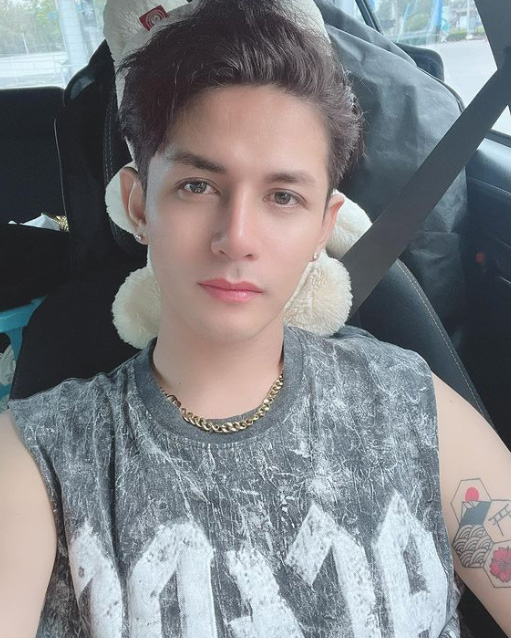 นิว มุกดา ประวัติ
