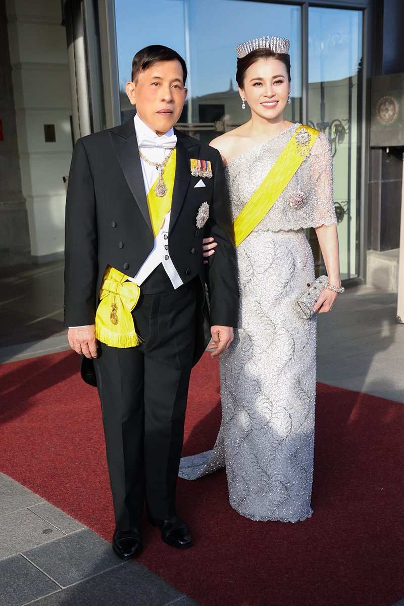 ในหลวง - พระราชินี