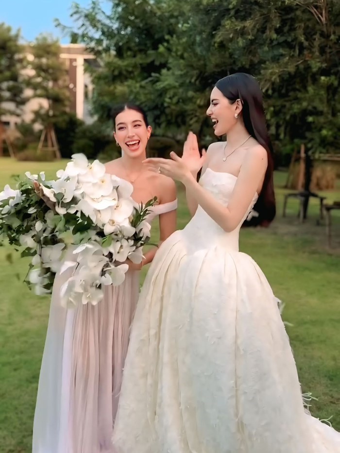 ดารารับช่อดอกไม้งานแต่ง ใหม่ ดาวิกา - เต๋อ ฉันทวิชช์