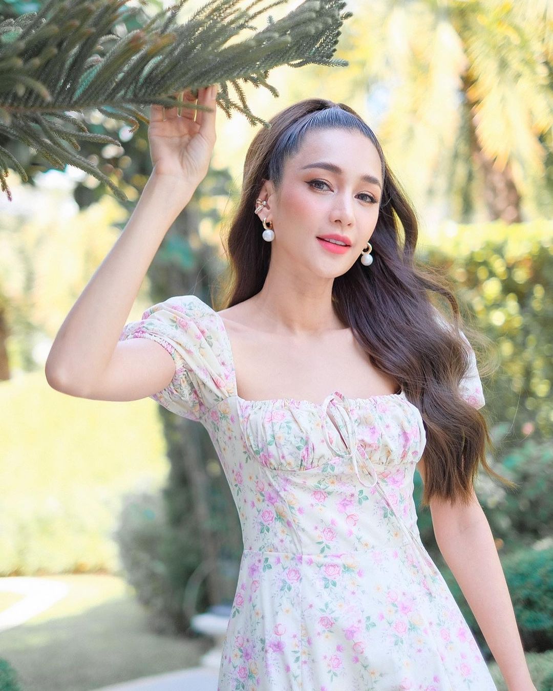 เนย โชติกา