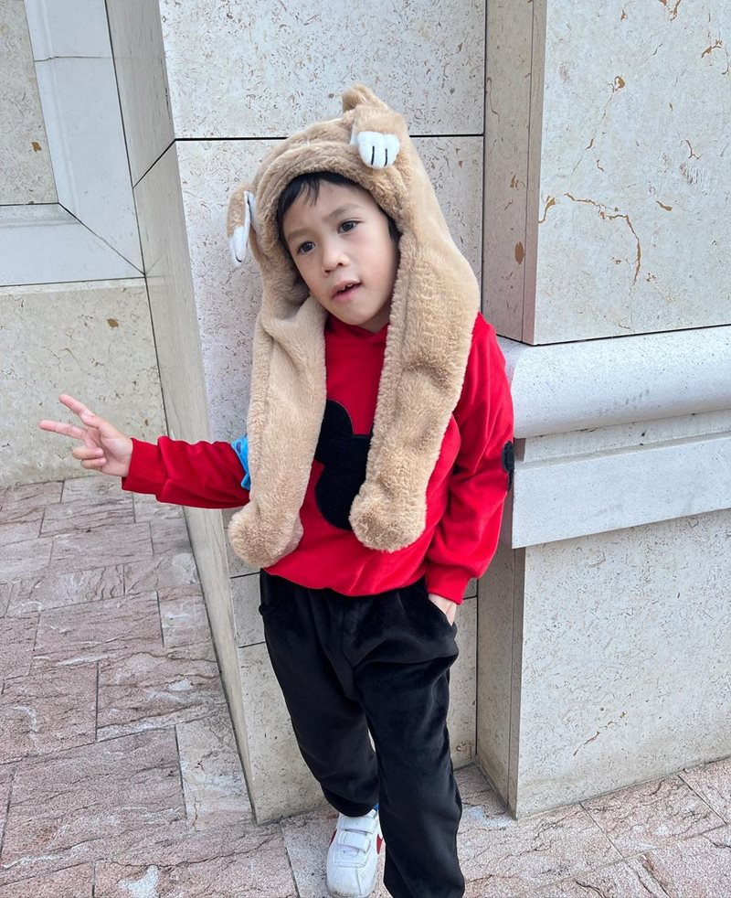 น้องโพธิ์ ลูกชายชาคริต