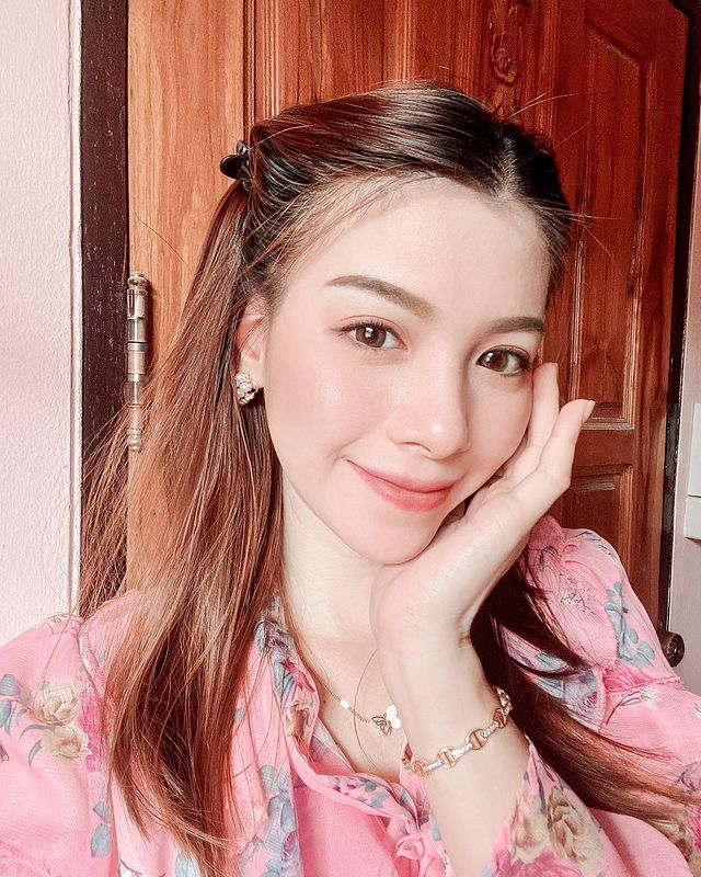 ครูแน็ค กนกลดา