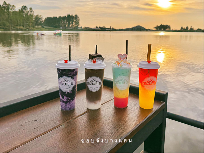 คาเฟ่ริมทะเลสาบ