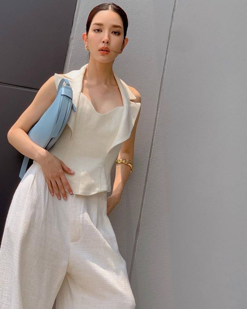 โม มนชนก 